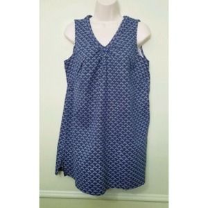 WOMAN Size MEDIUM V neck pattern Sleeveless top